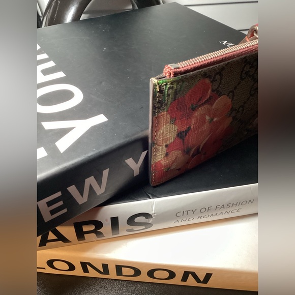 Gucci GG Supreme Monogram Blooms Key Zip Card Case Pouch - Picture 4 of 8